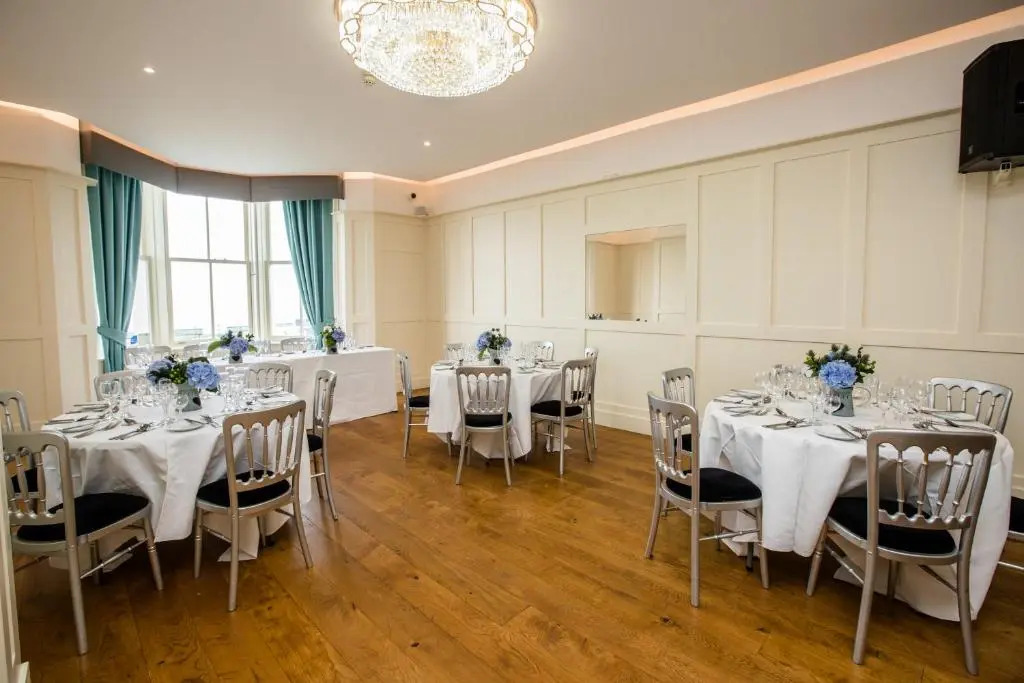 Delmont Hotel & View Restaurant