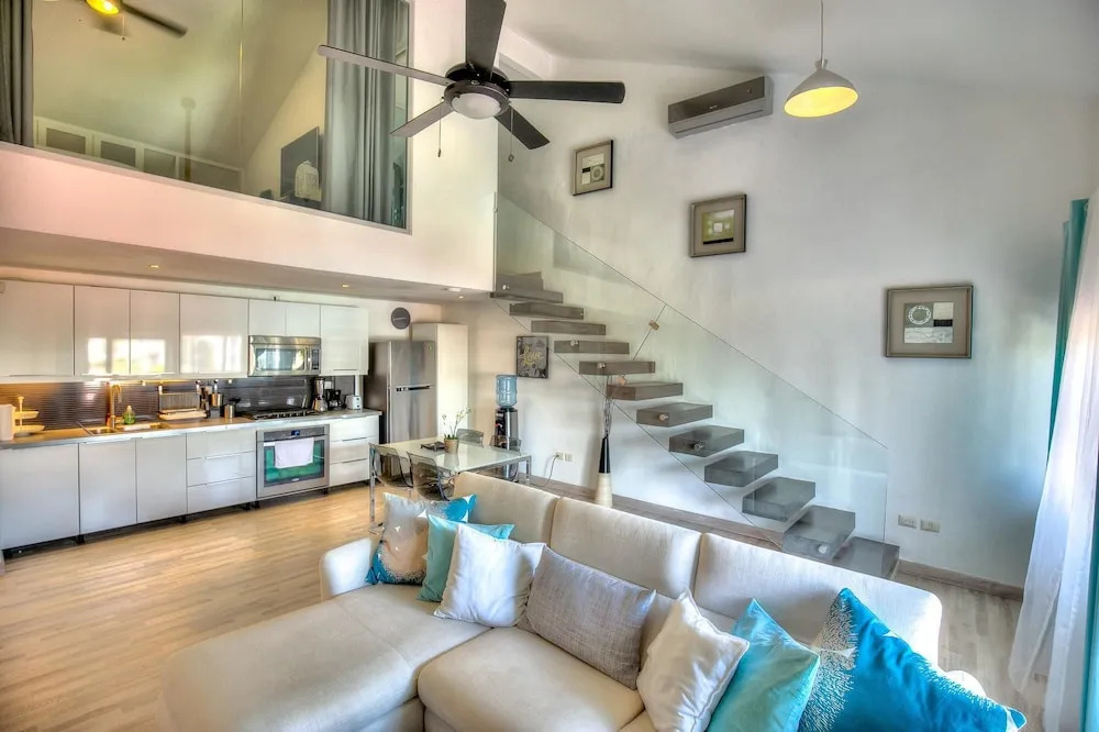 Chic Beach Apartment for Couples S-H203