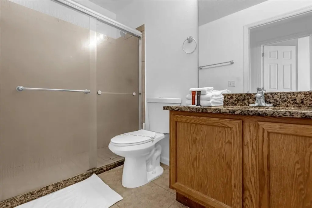 3 Bedrooms 2 Bathrooms Lake Berkley 1076 Lb