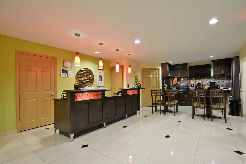 Americas Best Value Inn & Suites Lake Charles at I-210 Exit 11