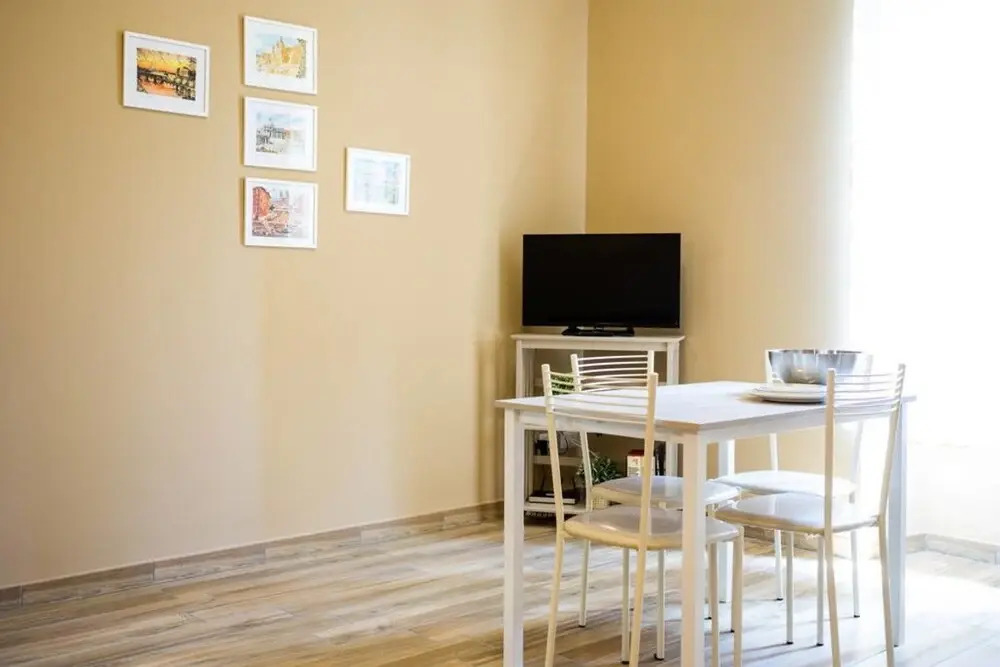 Colorful Renewed Apartment Close to St. Peter's
