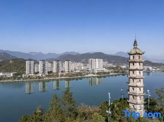 Xianju County Liuli Huajing Homestay