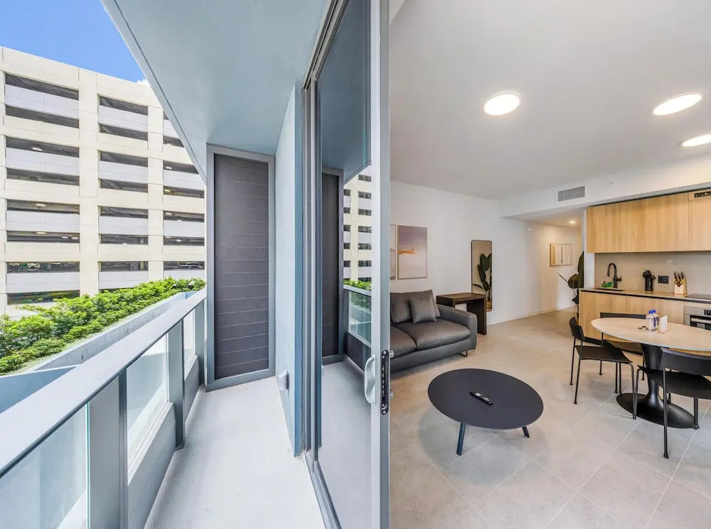 Heart of Downtown-1BR with Skyline Views