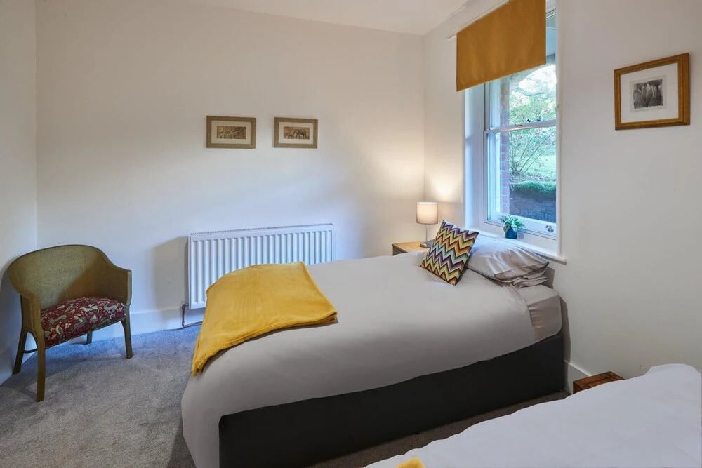 Host Stay Leafy Garden Apartment