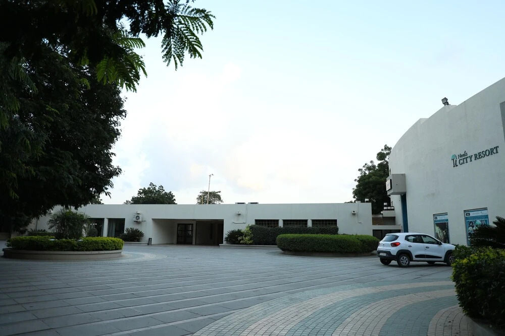 Neel's City Resort