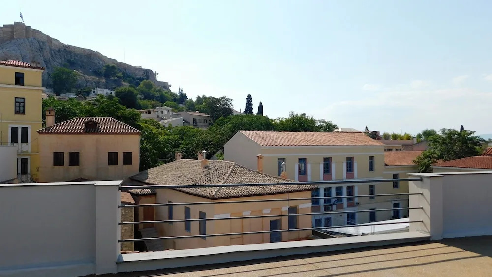 101 Adrianou Apartments