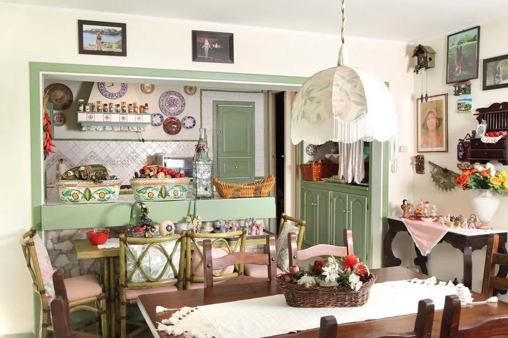 Collina House