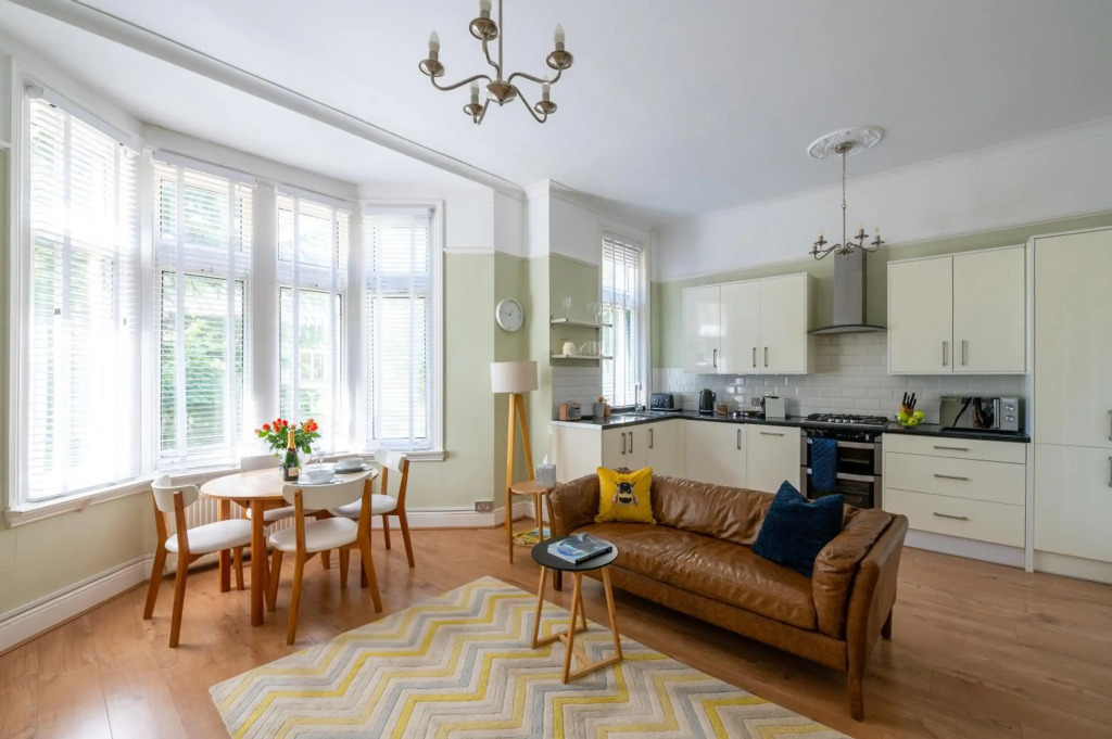 Entire 2 Bedroom Apartment In Central Cardiff