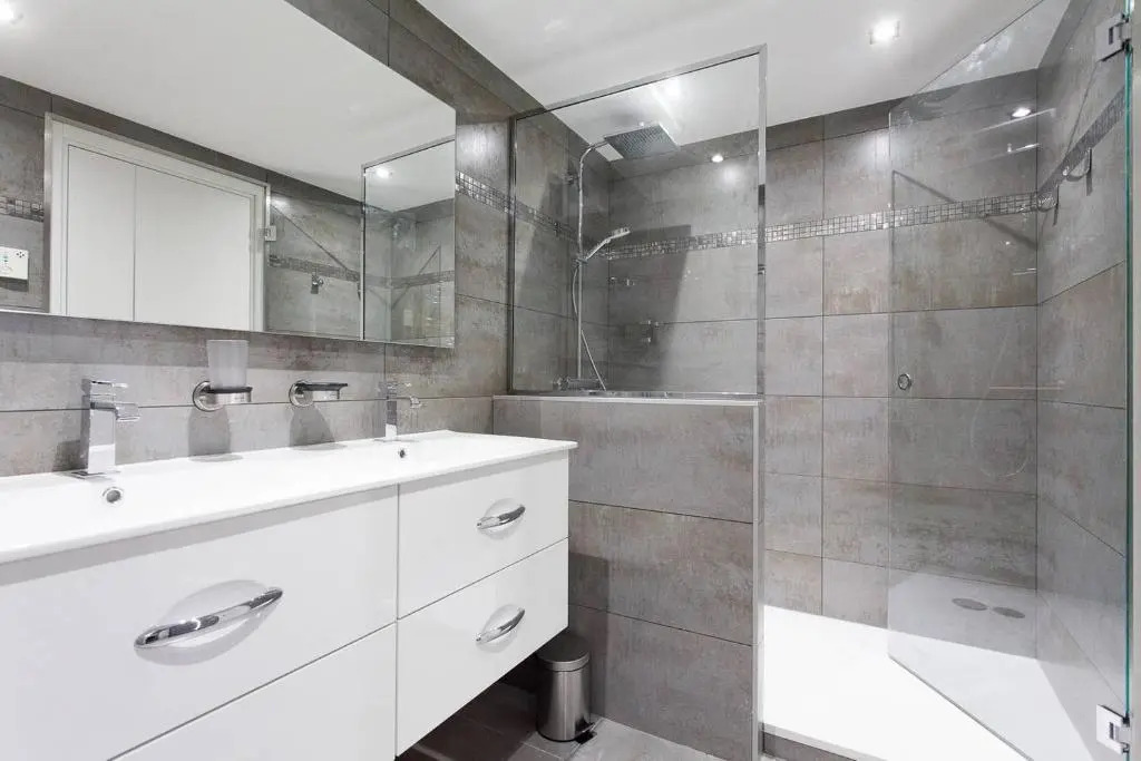 Carlton Area: New 2 Beds / 2 Baths