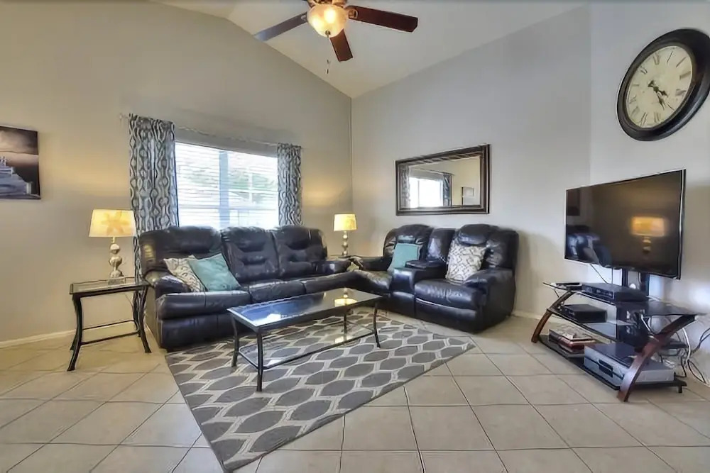 Bailey's Brave Base - 3 Br villa by RedAwning