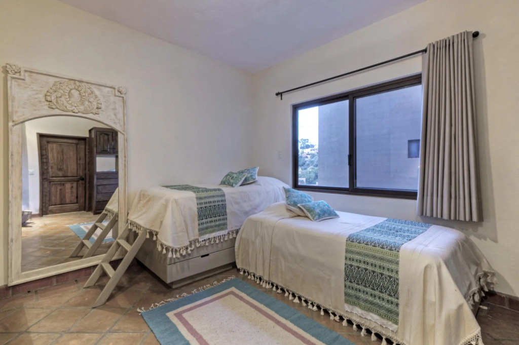 Villa Clara Luna 3 bedroom 3.5 bath Near Centro