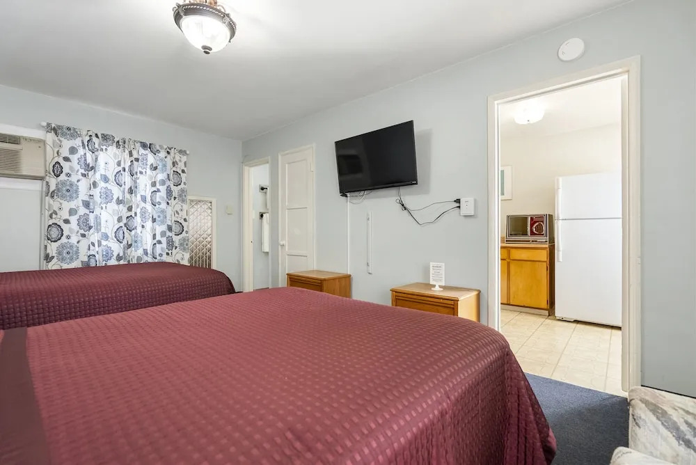 HARRYS MAN CAVE - A Vintage Motel on the Historic 395 route - The New Star Motel Experience