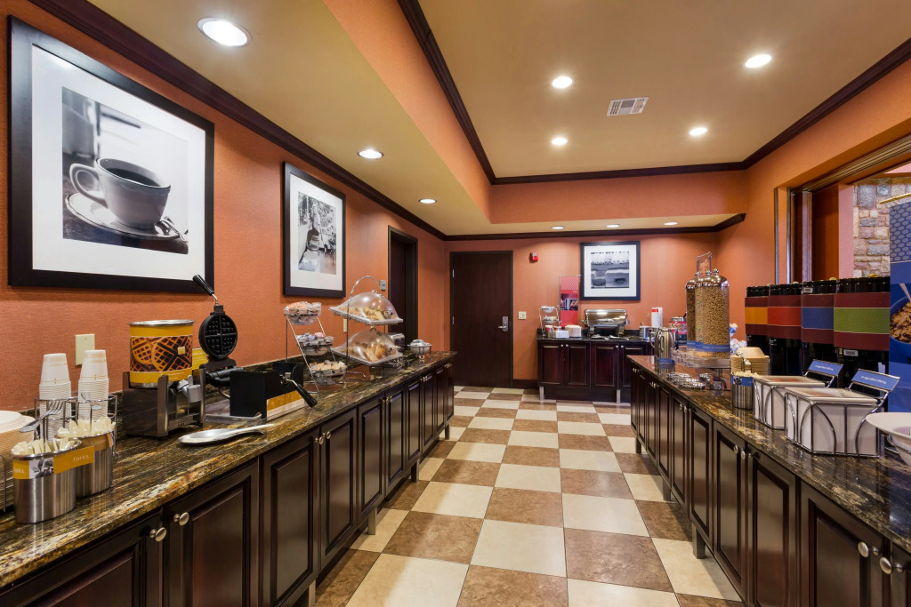 Hampton Inn & Suites Mission