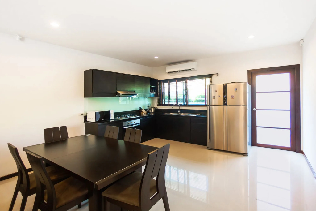 Villa Heni Private pool 3BR villaNaiharn beach
