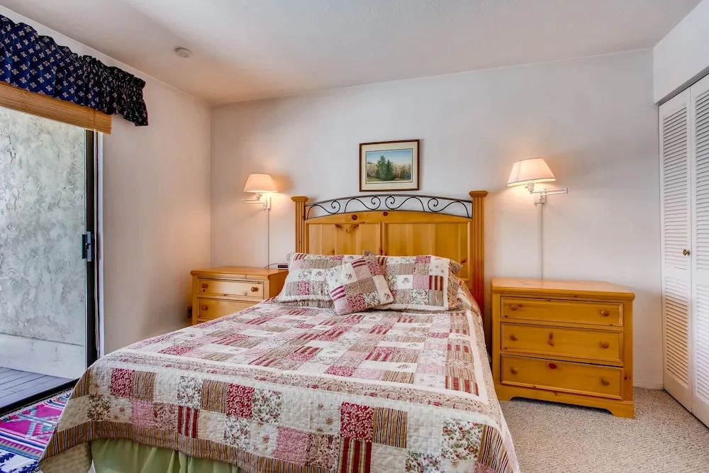 View Of Mt Crested Butte- 1 Br 1 Bedroom Condo - No Cleaning Fee! by RedAwning