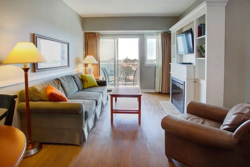 Rivertide Suites