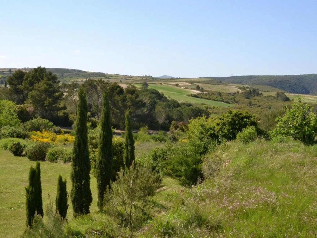 Lovely villa in Cesseras with private swimming pool
