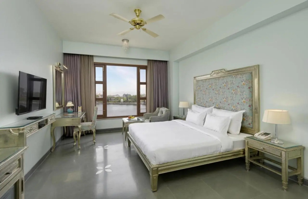 Brahma Niwas - Luxury Lake View Hotel with Infinity Pool, Udaipur