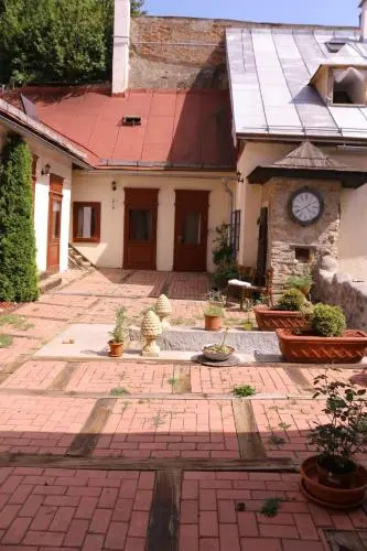 Apartmán na Zlatom dvore, historický dvor v srdci Štiavnice