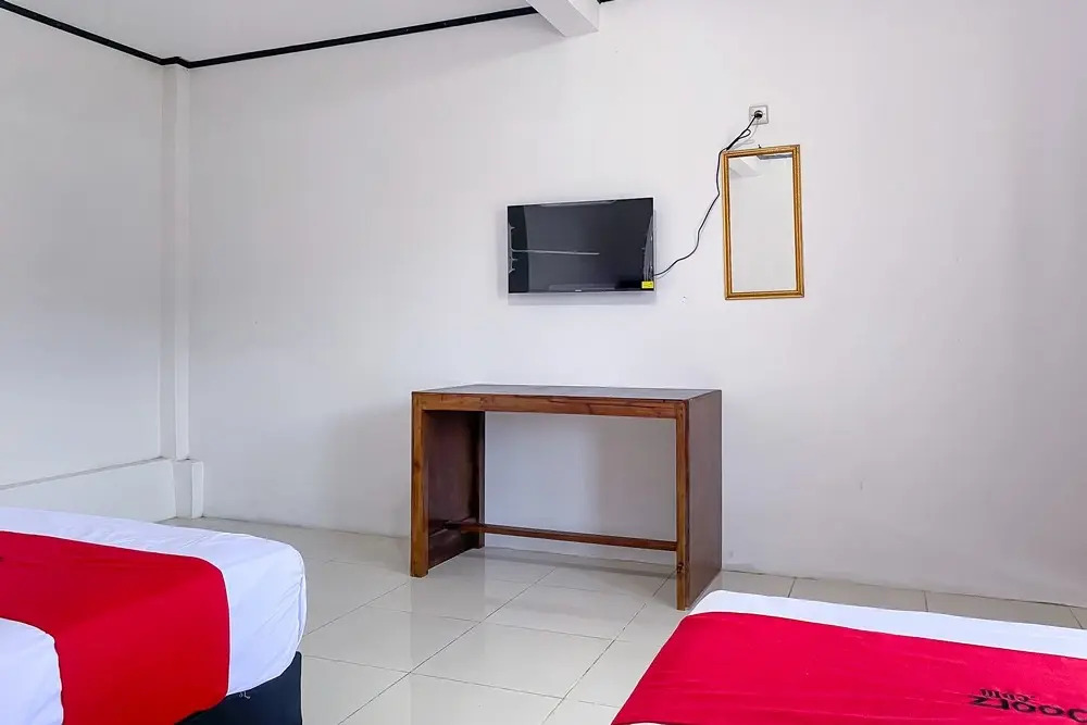 RedDoorz Plus at Pantai Sayangheulang Garut
