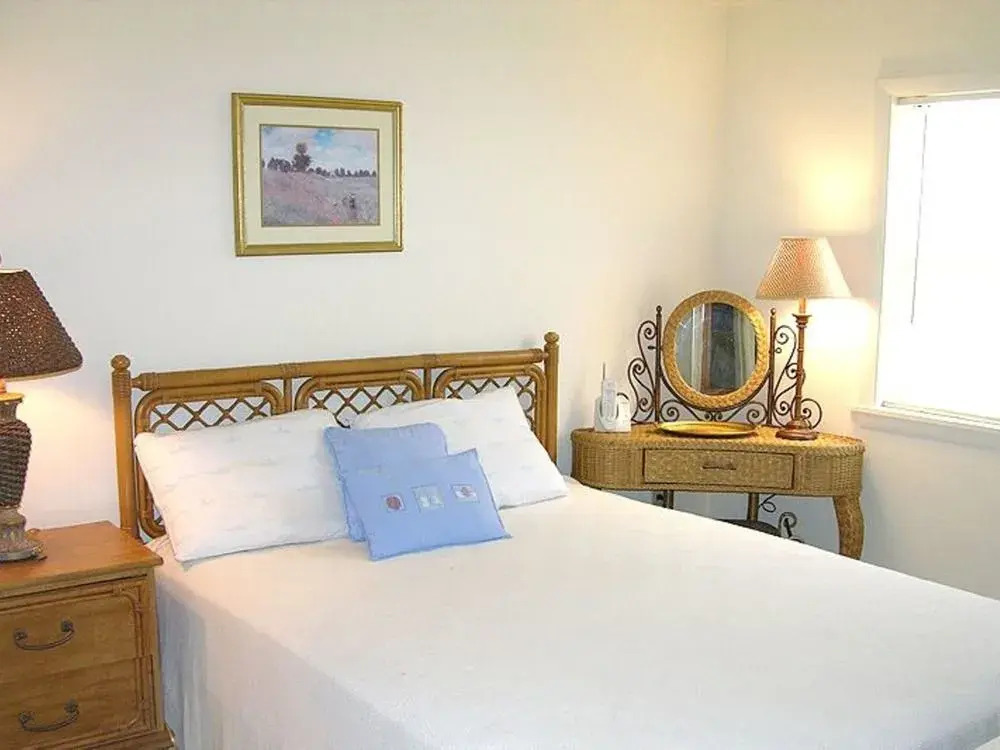 Ann Elizabeth 305 2 Bedroom Condo by RedAwning