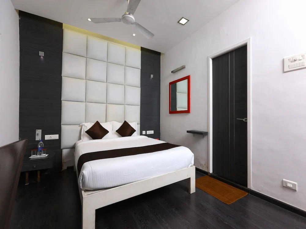 OYO 9911 Apartment Shylee Niwas