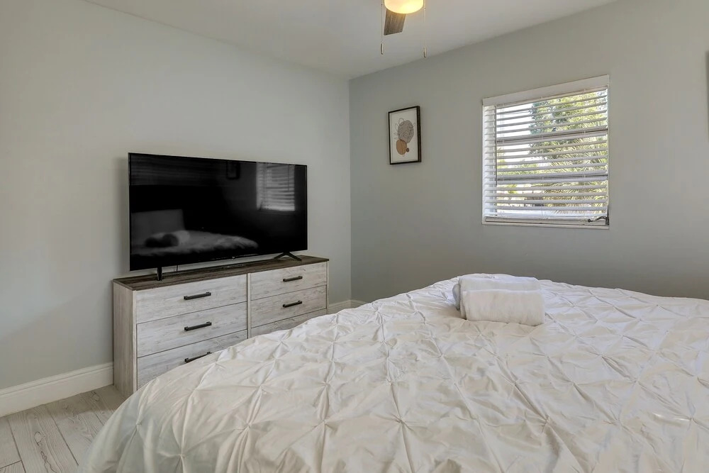 Tampa Home w/ Patio - 1 Mi to Busch Gardens!