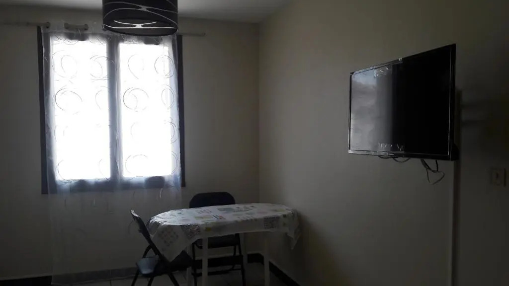 Studio Centre Auxerre + WIFI+ parking gratuit