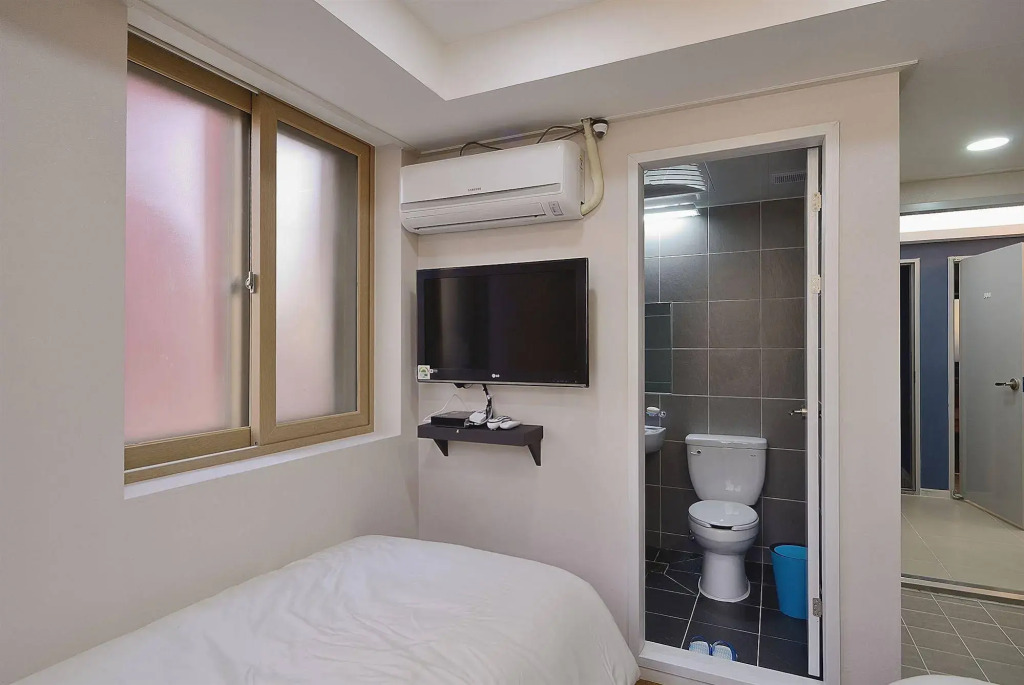 Red Guesthouse