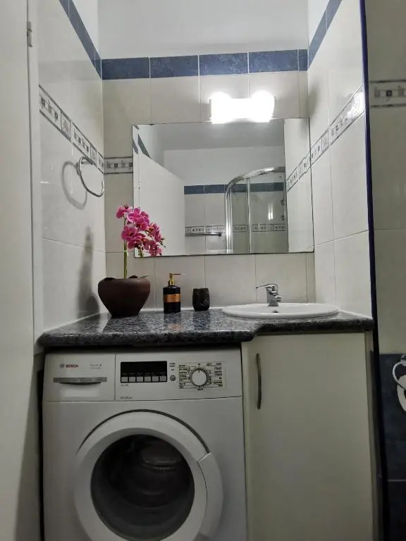 Flat111-Adults only