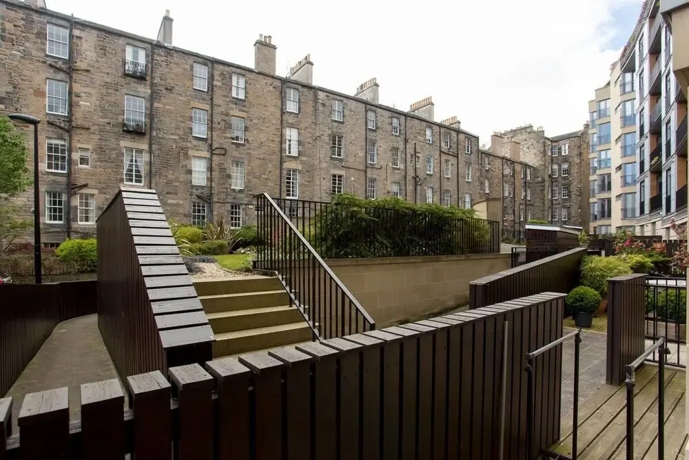 Stylish 2bed Apt With Free Parking/elevator