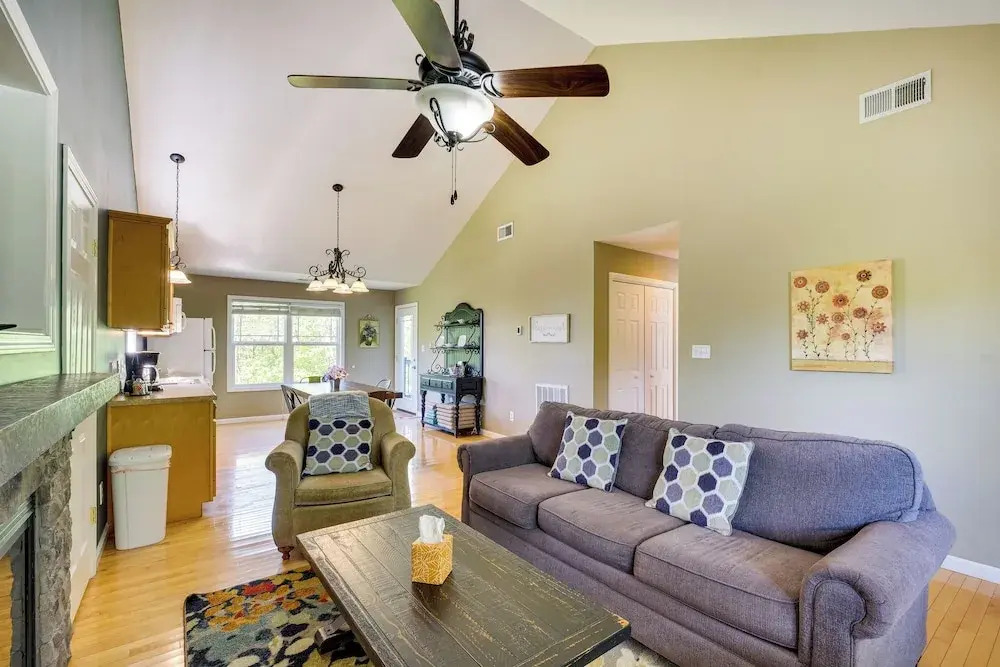 Cozy Resort-style Escape on Taylorsville Lake!