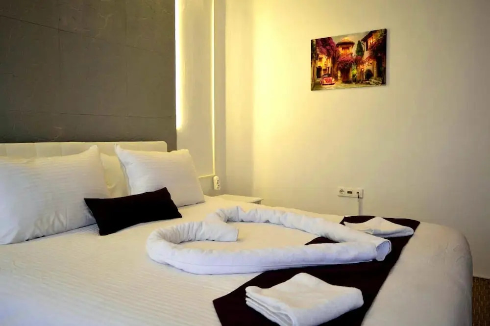 White Suite & Apartments