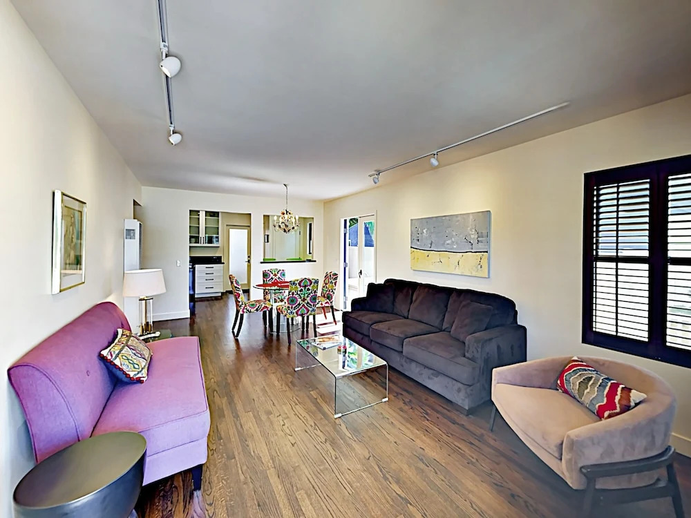 New Listing! 2-units W/ Hot Tubs, Walk To Beach! 4 Bedroom Townhouse