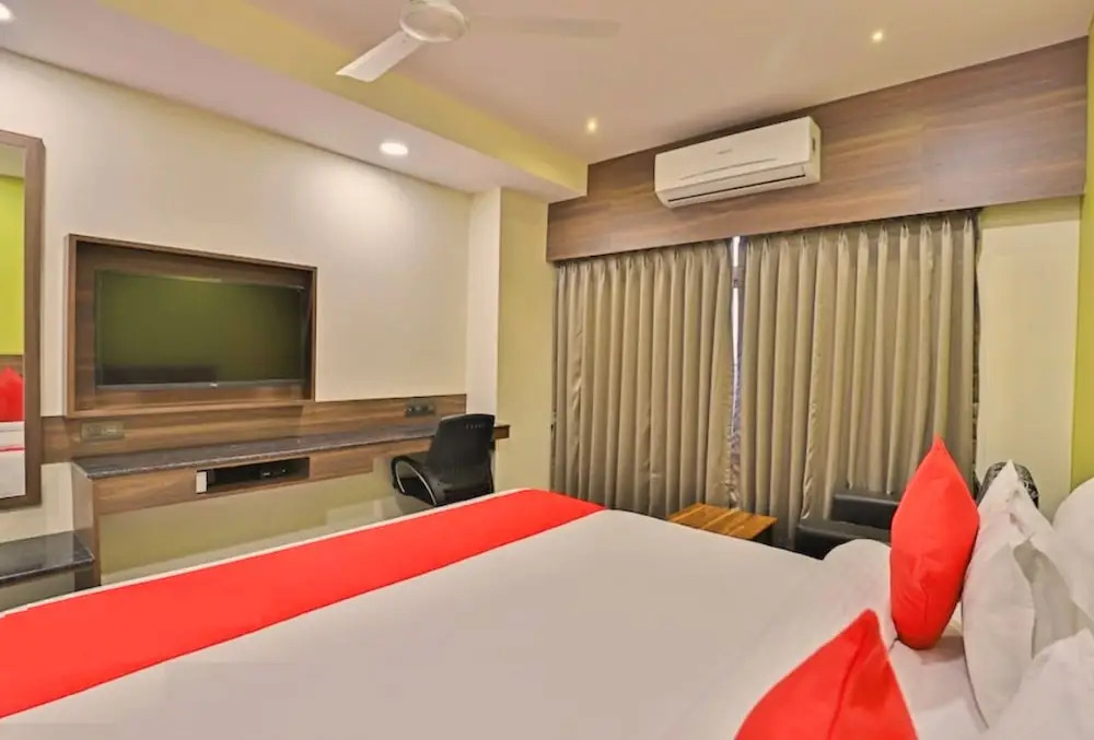 GenX Surat BY 1589 Hotels