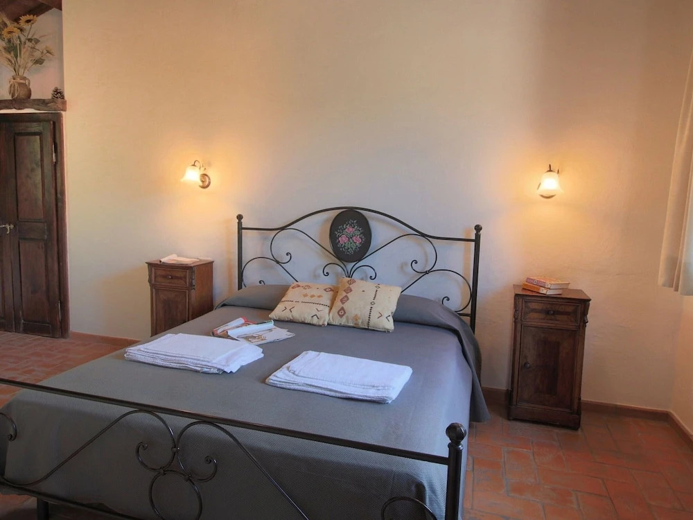 Farmhouse in Proceno with Pool