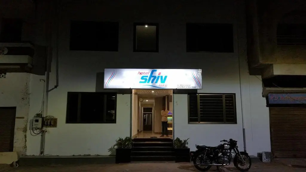 Hotel Shiv lake