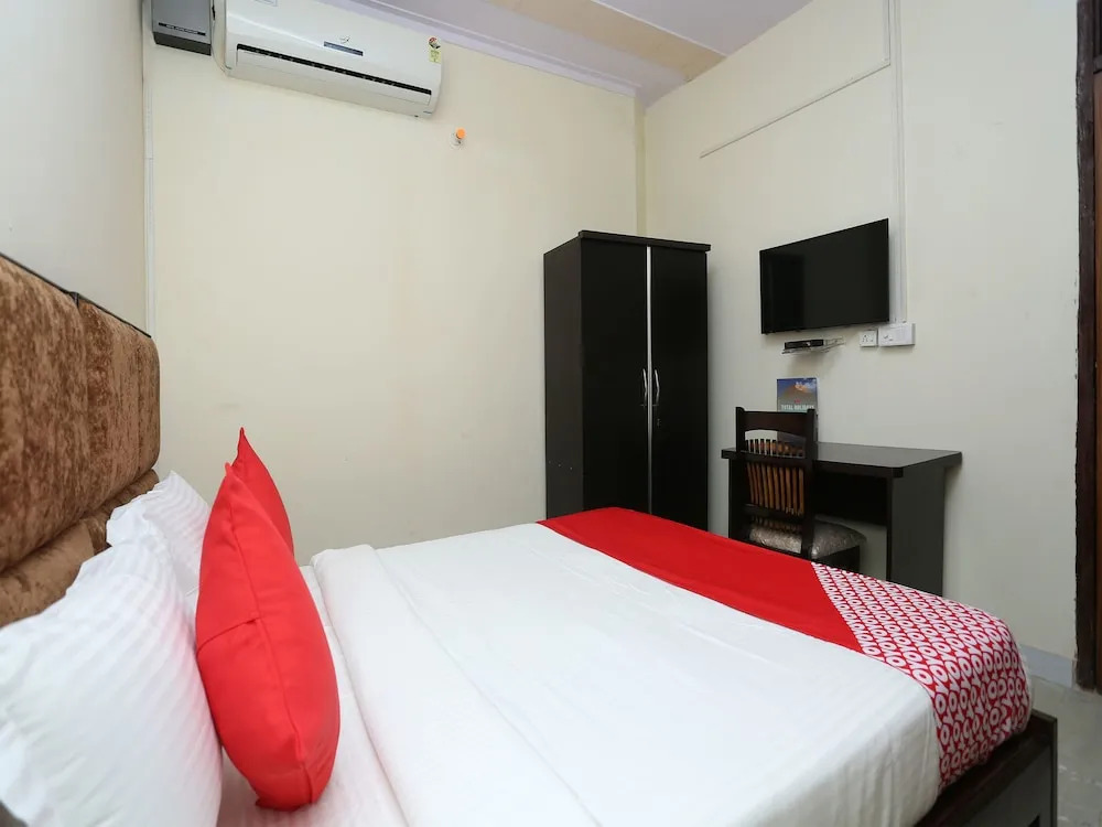 OYO 15738 Hotel Awesome Villa