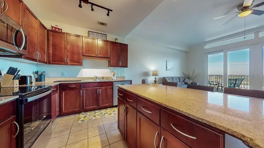 Laketown Wharf 2135