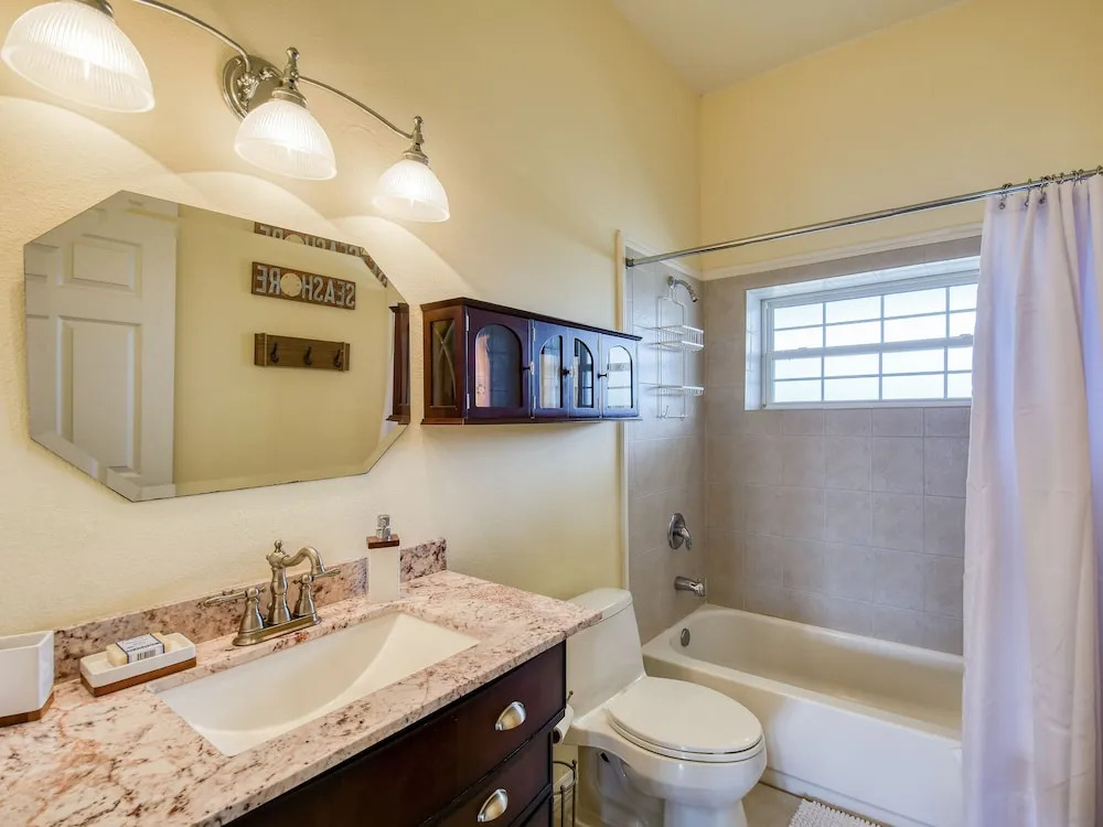 Snowbird Availability! Ocean Street By Beach 4 Bedroom Home