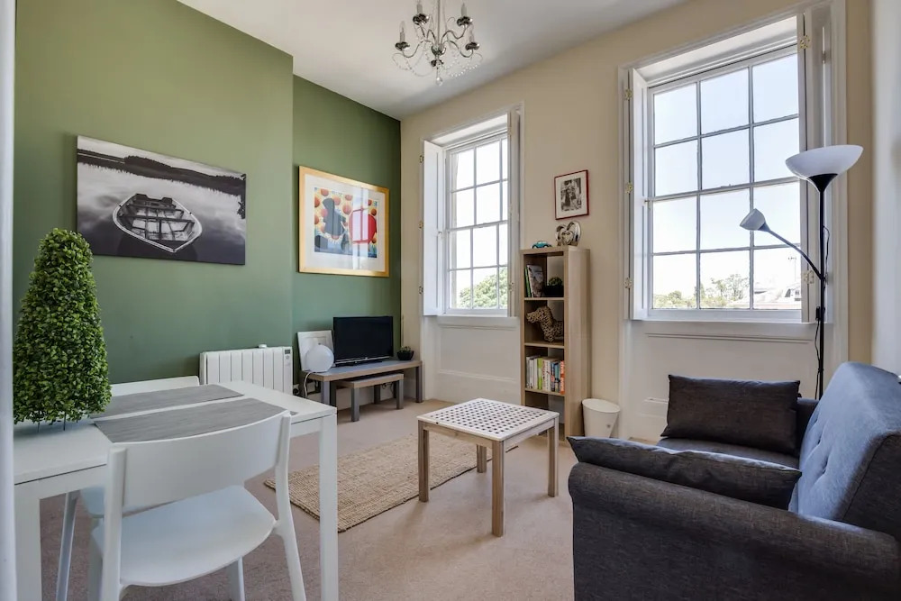 22 Lansdown Place