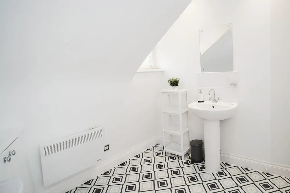 Flat 5 - 61 Old Dover Road