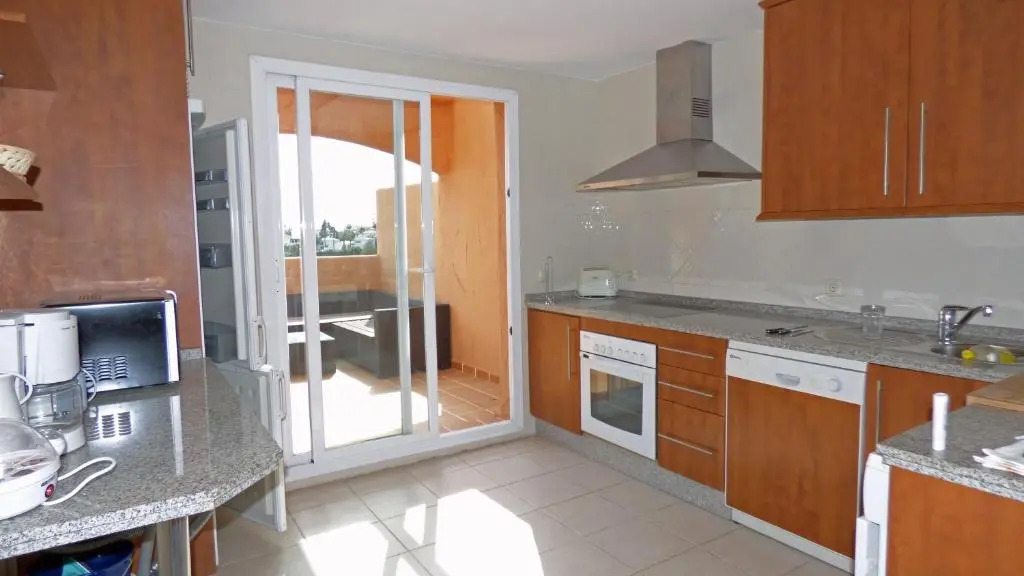 R25 Modern bright 2 bedroom apartment