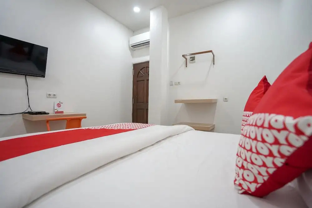 OYO 1270 Residence 8