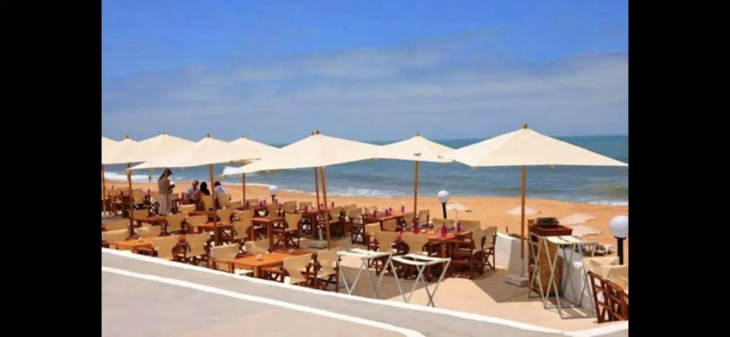 Villa moderne avec piscine, front de mer
