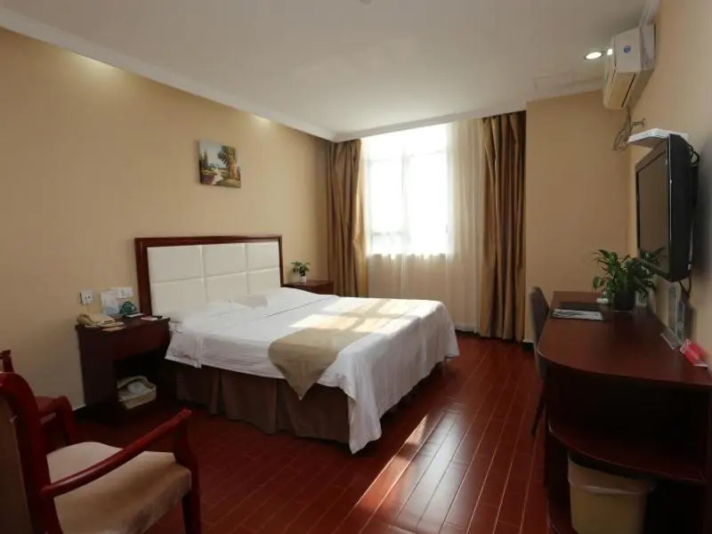 GreenTree Inn Jiangsu Suqian Sihong RenminS)Road Walking Street Express Hotel
