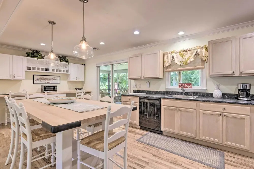 < 1 Mi to Beach: Luxury North Fork Retreat w/ Deck