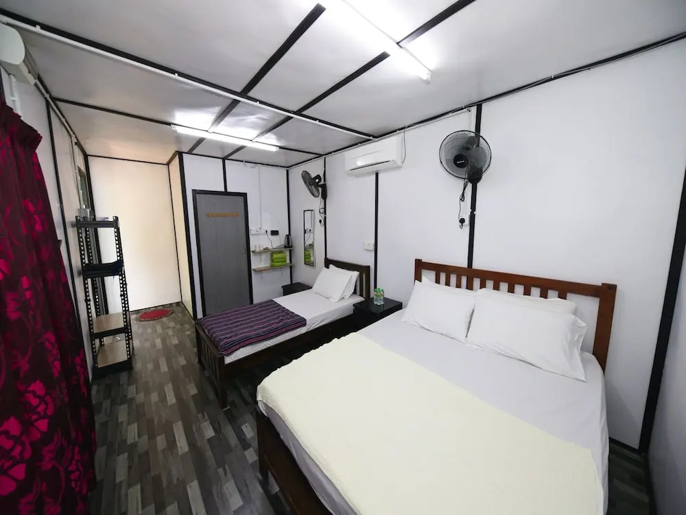 OYO 90960 Rajawali D'cabin Chalet Room