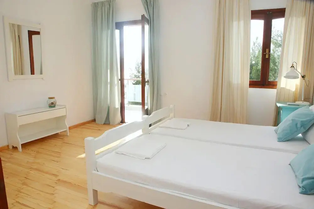 Romaric Mt. Garden House, Siviri