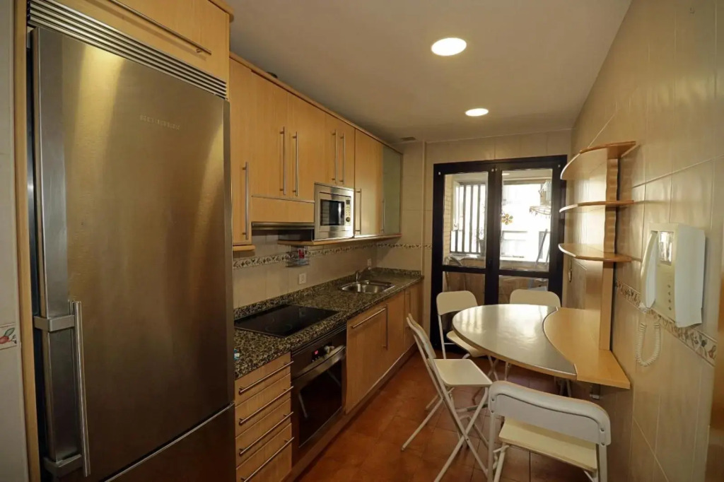 Apartamento , wifi y garaje cerca del centro